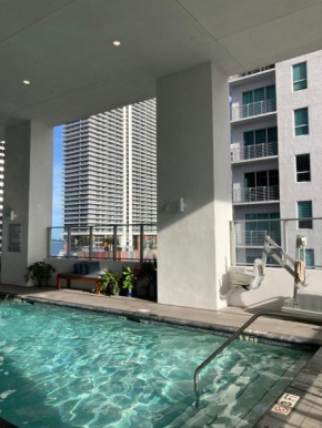 Brand NEW modern 1 bedroom unit Downtown